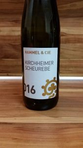 Hammel & Cie., Pfalz – Kirchheimer Scheurebe trocken 2016 oder: Warum es schwierig ist, eine Verkostungsnotiz eines „Hammelweins“ zu schreiben