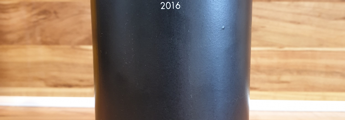 Söllner, Wagram, Österreich - "Irden" Roter Veltliner im Steinzeug trocken 2016